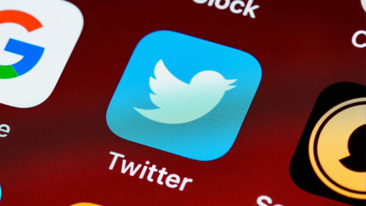 twitter app, mobile phone